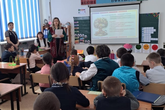 В начальных классах нашей школы прошла интеллектуальная викторина «Алғыс айтамын».  Ученики с увлечением отвечали на вопросы о дружбе, доброте и благодарности, проявляли смекалку и знания. Викторина прошла в тёплой и дружеской атмосфере, помогая детям раз